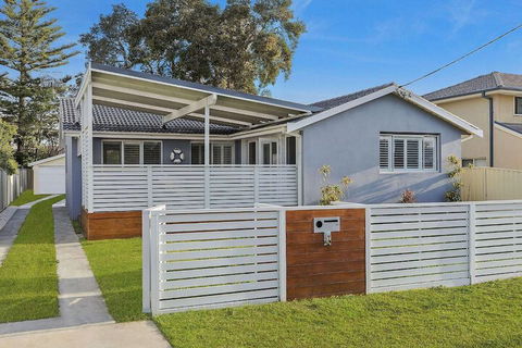 Blue Summer House - Accommodation Search 2