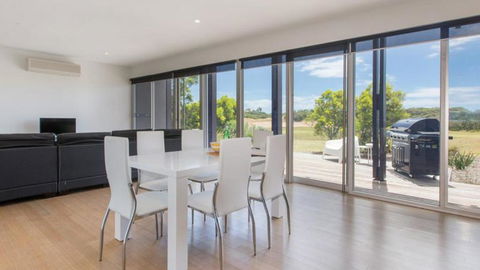ST ANDREWS BEACH APARTMENT 4.01 - Accommodation Search 6