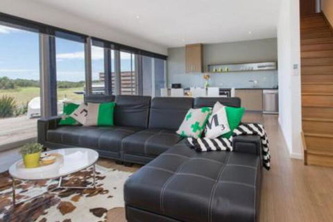 ST ANDREWS BEACH APARTMENT 4.01 - Accommodation Search 0