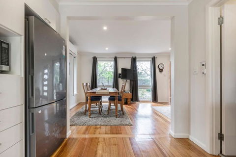 ?Spacious Bungalow?5min Walk To Station?5min To Box Hill?WiFi?Parking - Accommodation Search 1