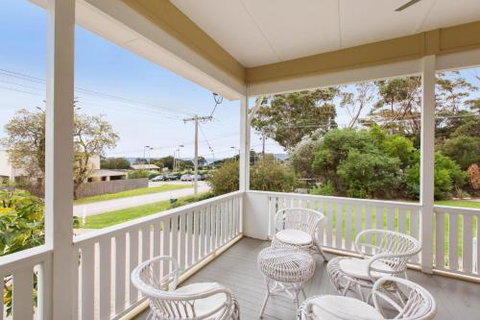 BEACHSIDE GETAWAY DROMANA - Accommodation Search 1