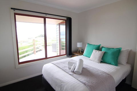 DOLPHIN LOOKOUT COTTAGE Amazing Views Of The Bay Of Fires - Accommodation Search 5