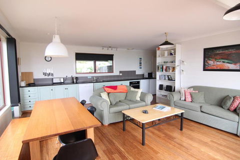 DOLPHIN LOOKOUT COTTAGE Amazing Views Of The Bay Of Fires - Accommodation Search 6