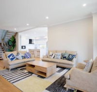 Lux Style 4BR Townhouseashwood - Accommodation Search
