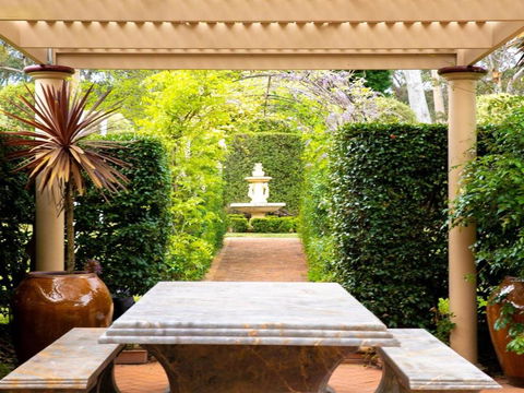 Old Mansfield Loft Gardens Gazebo & Getaways - Accommodation Search 6