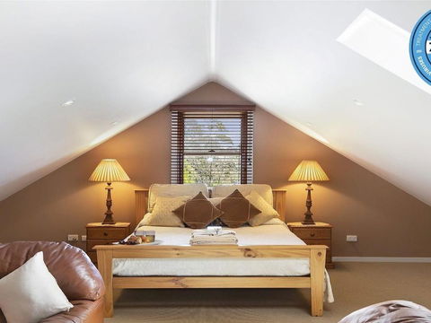 Old Mansfield Loft Gardens Gazebo & Getaways - Accommodation Search 4