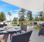Bathers at the Beach across from Surf Beach - Accommodation Search