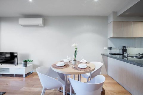 Sweet Apartment At Centro Melbourne - Accommodation Search 6