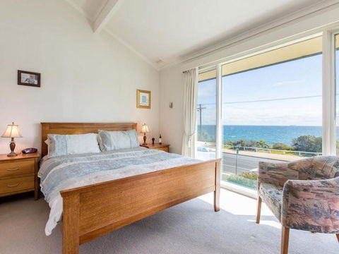 SEAVIEWS MORNINGTON.... - Accommodation Search 2