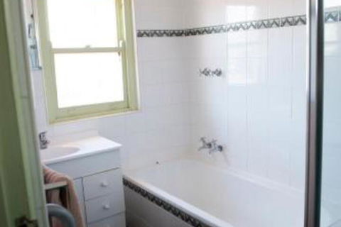 The Oaks Hotel - Accommodation Search 3