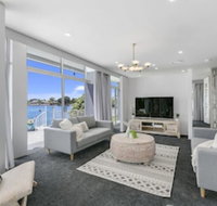 Havana Blue - Large 4 Bedroom Home - Accommodation Search