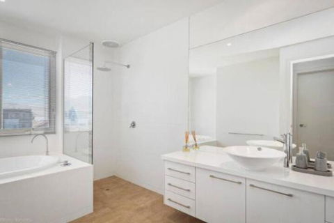 SEA NOOK Seconds From The Beach - Accommodation Search 5