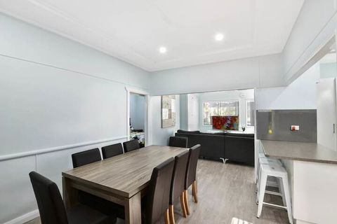 Lakeside Cabin & House - Accommodation Search 3
