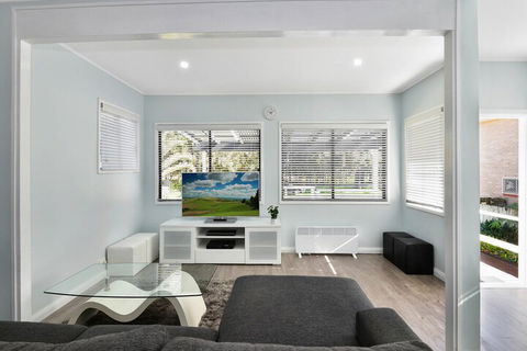 Lakeside Cabin & House - Accommodation Search 5
