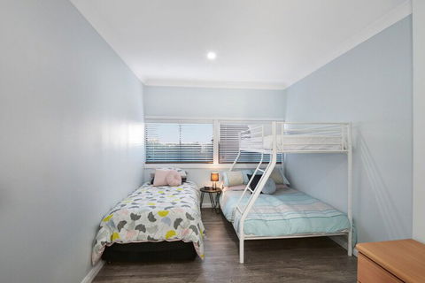 Lakeside Cabin & House - Accommodation Search 7