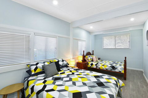 Lakeside Cabin & House - Accommodation Search 2