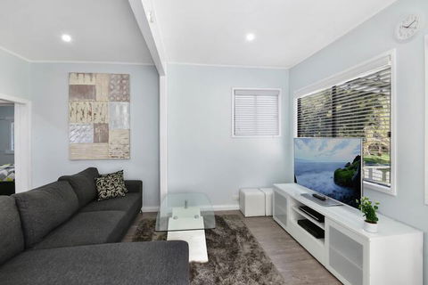 Lakeside Cabin & House - Accommodation Search 6