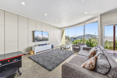 Aloha Waterfront Properties - Accommodation Search 6