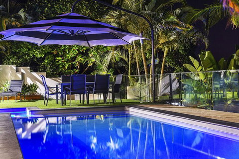 Just In Paradise Waterfront 5 Bedroom Deluxe House Central Broadbeach Location - Accommodation Search 1