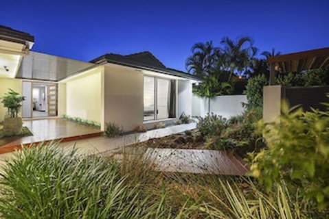 Just In Paradise Waterfront 5 Bedroom Deluxe House Central Broadbeach Location - Accommodation Search 0