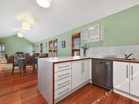 Family Friendly Weatherboard Cottage - Accommodation Search 0