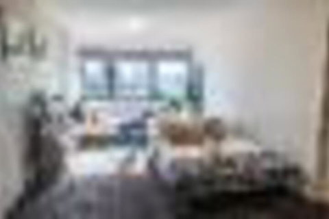 Ample Melbourne CBD Apt With Wifi Netflix & View - Accommodation Search 6