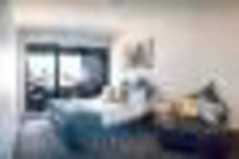 Ample Melbourne CBD Apt With Wifi Netflix & View - Accommodation Search 4