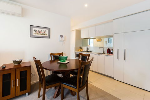 TIARA, 1BDR Southbank Apartment - Accommodation Search 0