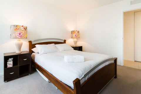 TIARA, 1BDR Southbank Apartment - Accommodation Search 2