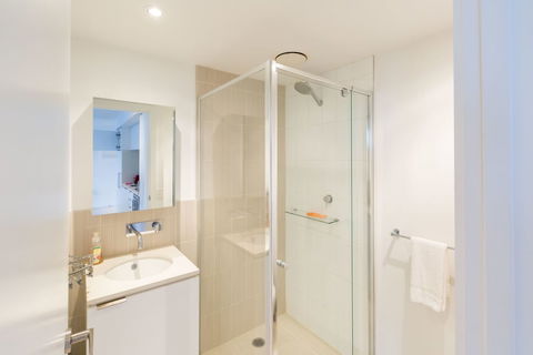 TIARA, 1BDR Southbank Apartment - Accommodation Search 1