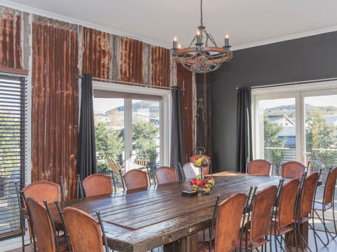 Oak & Barrel / 7 Twynam Street - Accommodation Search 5