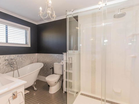 Oak & Barrel / 7 Twynam Street - Accommodation Search 3