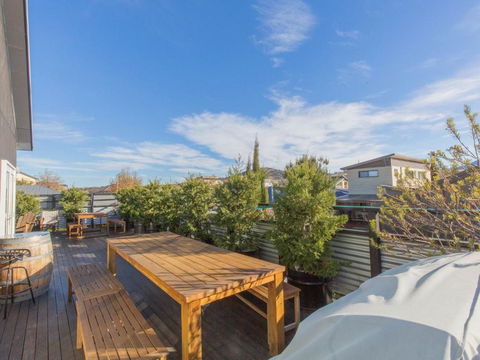 Oak & Barrel / 7 Twynam Street - Accommodation Search 6