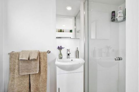 TINY HOME......BIG Views - Accommodation Search 3