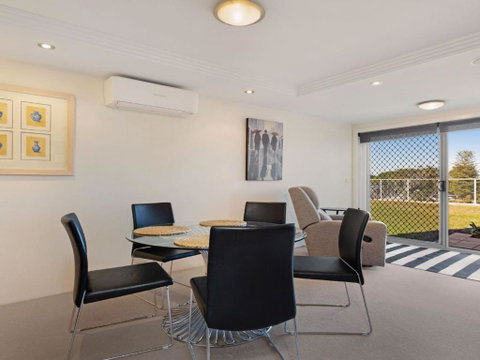 Garden Apartment At Forster Tower - Accommodation Search 1