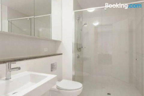 SKY GARDENS SUNSET RIVER VIEW NETFLIX WINE PARKING - Accommodation Search 2