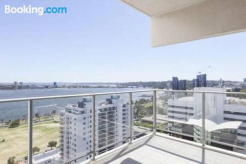 SKY GARDENS SUNSET RIVER VIEW NETFLIX WINE PARKING - Accommodation Search 1