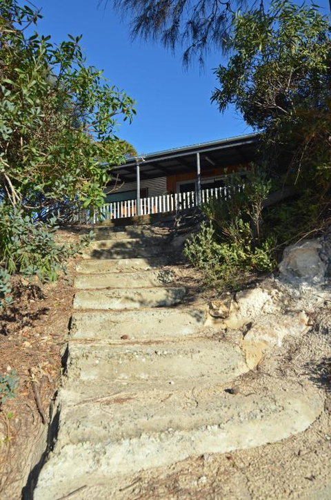 CDC 625 Beach House Incl.rear 2BR Studio - Accommodation Search 2
