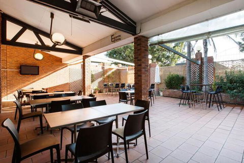 Parkway Hotel - Accommodation Search 2