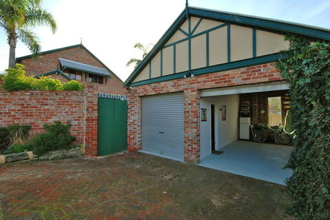 Above Bored Bed & Breakfast - Accommodation Search 2