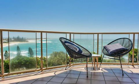 Ocean Front Moffat Beach Private Rooftop Terrace Walk To Cafes Restaurants - Accommodation Search 0
