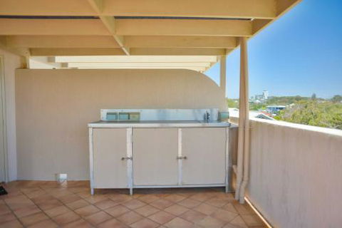 Ocean Front Moffat Beach Private Rooftop Terrace Walk To Cafes Restaurants - Accommodation Search 5