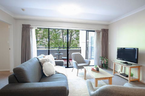 A Comfy 2BR Home Top Location FREE Parking - Accommodation Search 4