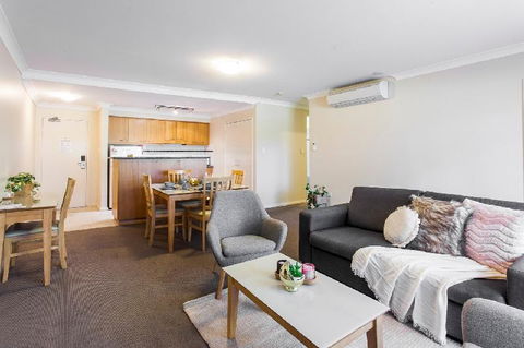 A Comfy 2BR Home Top Location FREE Parking - Accommodation Search 3