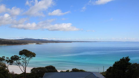 SEA EAGLE COTTAGE Amazing Views Of Bay Of Fires - Accommodation Search 2