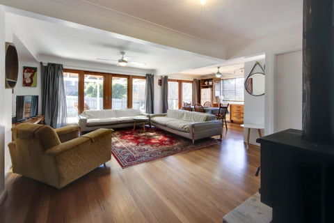 Hillsborough Cottage - Accommodation Search 5