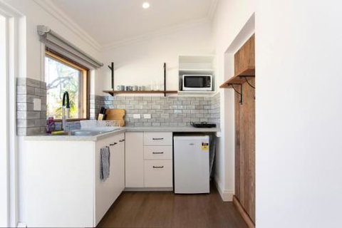 Dingo At White Gum Lodge - Accommodation Search 3