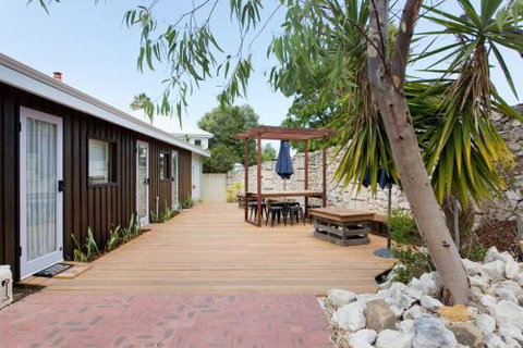 Dingo At White Gum Lodge - Accommodation Search 2