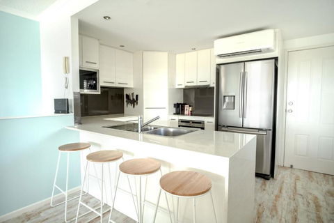 Coolum Beach 3 Level Townhouse Private Rooftop Terrace Spa Overlooking Mount Coolum - Accommodation Search 3
