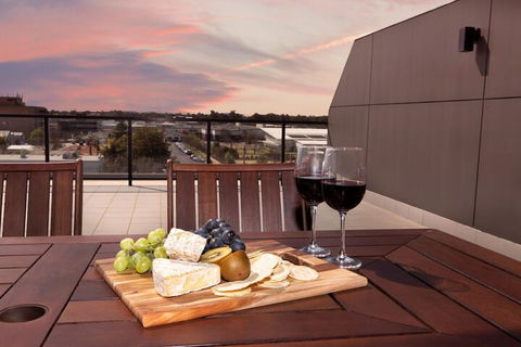 Enjoy Penthouse Living In The CBD - Accommodation Search 5